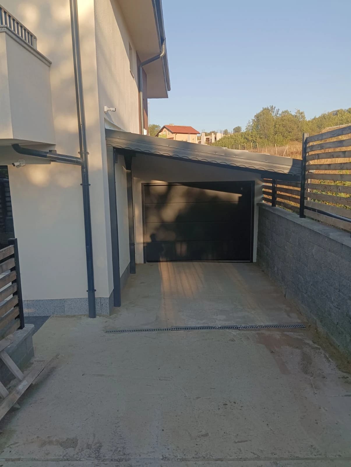 Гаражи и навеси